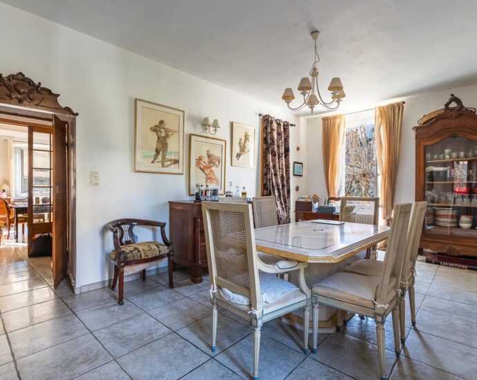 Bastia, centre-ville, maison de maître, 5 chambres, piscine, proche plage