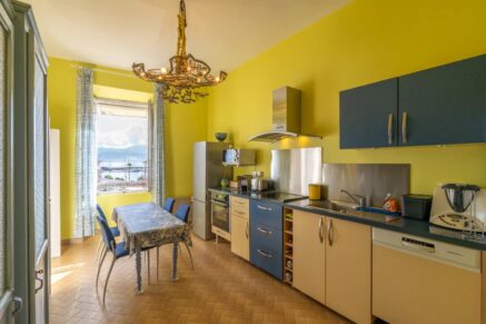 Exclusivité, Ajaccio, Centre-ville, Appartement, 2 chambres, 2 balcons, vue mer, plage à pied