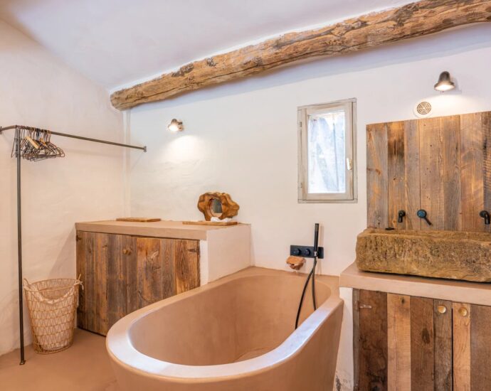 Porto-Vecchio, Piccovaggia, bergerie avec piscine à débordement, 4 chambres, vue dégagée, proche plage de Palombaggia