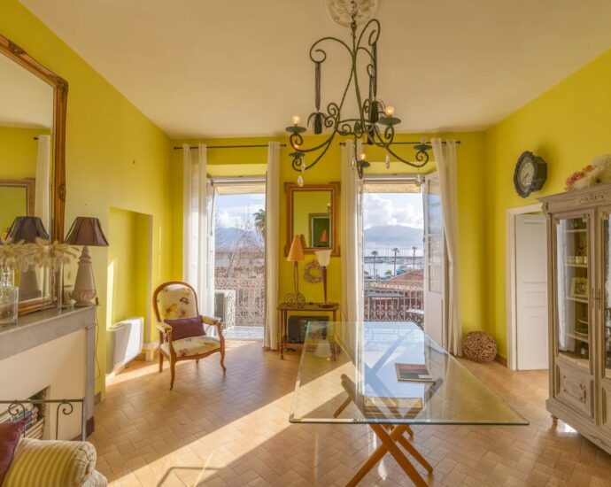 Exclusivité, Ajaccio, Centre-ville, Appartement, 2 chambres, 2 balcons, vue mer, plage à pied