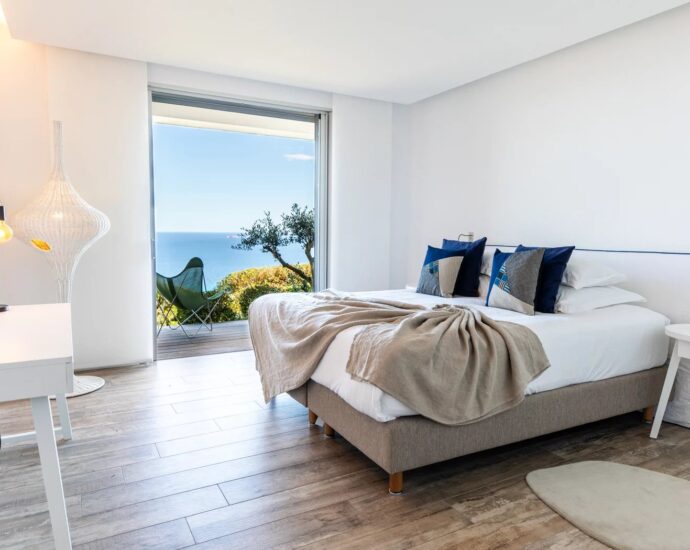 Palombaggia, villa 7 bedrooms, service room, swimming pool, panoramic sea view, beach on foot