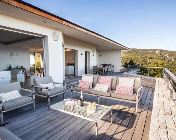 Palombaggia, villa 7 bedrooms, service room, swimming pool, panoramic sea view, beach on foot