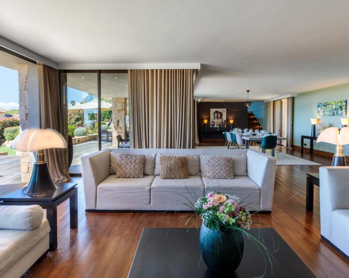 Private domain of Punta d’Arasu, 8 bedroom villa, walking distance to the beach and sea view, Sainte Lucie RL314, Villa Santa Lucia