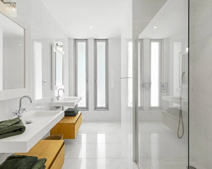 Porto-Vecchio, Santa Giulia, villa d&rsquo;architecte, 4 chambres, piscine, vue mer, proche plage