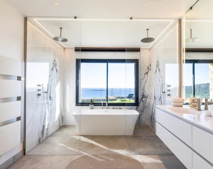 Palombaggia, 6 bedroom villa, swimming pool, panoramic sea view, close to the beach