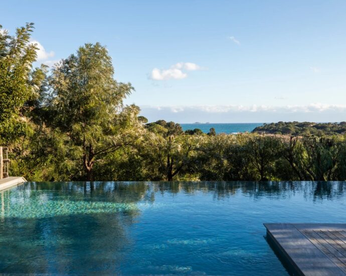 Palombaggia, 6 bedroom villa, swimming pool, sea view, close to the beach