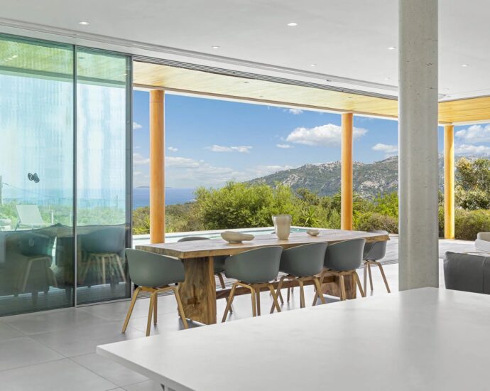 Porto-Vecchio, Santa Giulia, villa d&rsquo;architecte, 4 chambres, piscine, vue mer, proche plage