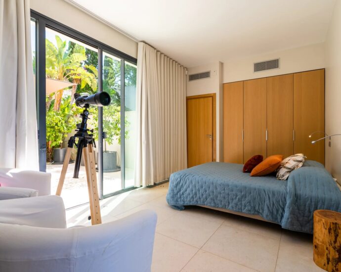 Baie de Calvi, Villa d&rsquo;architecte pour 10 personnes, vue mer panoramique, piscine, proche des plages.