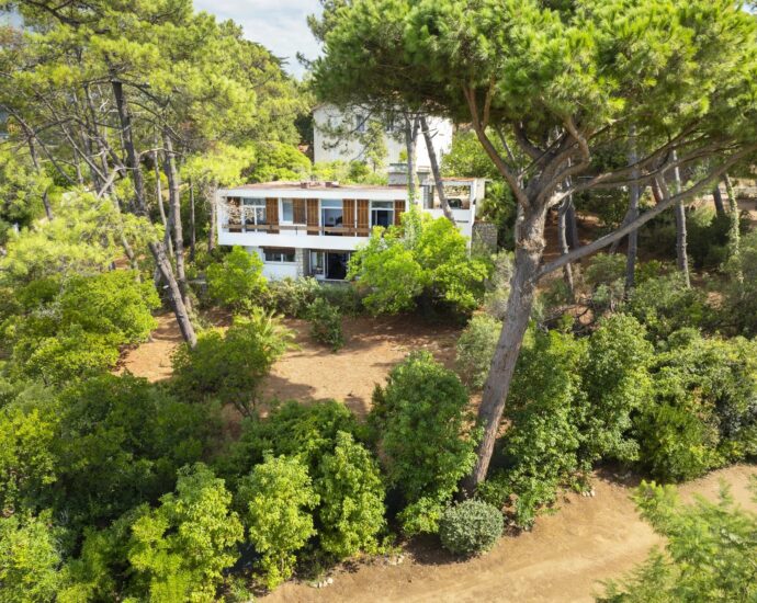 South Shore of Ajaccio, Porticcio, Domaine de la Pointe, Renovation Villa, 6 Bedrooms, Sea View, Private Estate, Walking Distance to the Beach