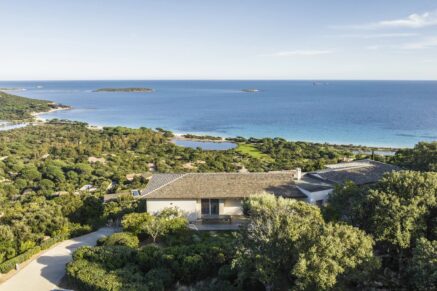 Palombaggia, villa 7 chambres, chambre de service, piscine, vue mer panoramique, proche plage