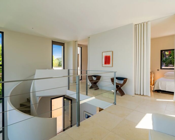 Baie de Calvi, Villa d&rsquo;architecte pour 10 personnes, vue mer panoramique, piscine, proche des plages.