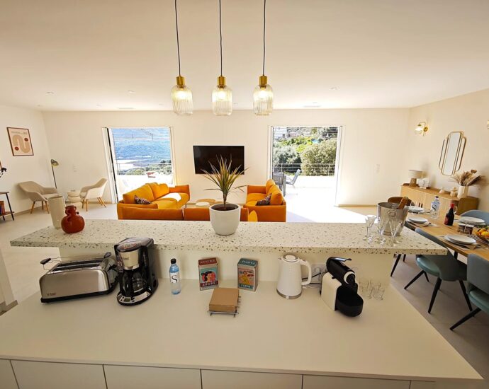 Balagne, Santa-Reparata di Balagna, 9-Bedroom Villa with Lake and Mountain Views, Pool, Gym, Sauna, Close to Île-Rousse and Beaches