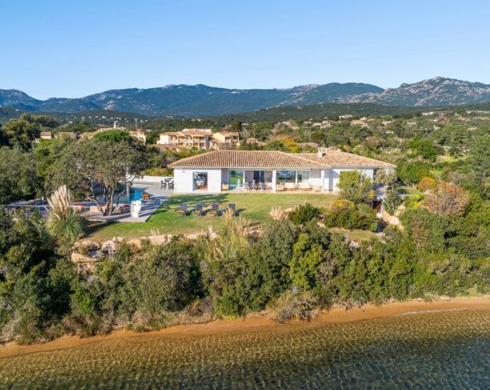 Porto-Vecchio, Marina Di Fiori, 7-Bedroom Villa, Pool, Sea View, Walking Distance to the Beach