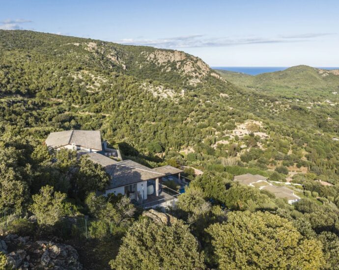 Palombaggia, villa 7 bedrooms, service room, swimming pool, panoramic sea view, beach on foot