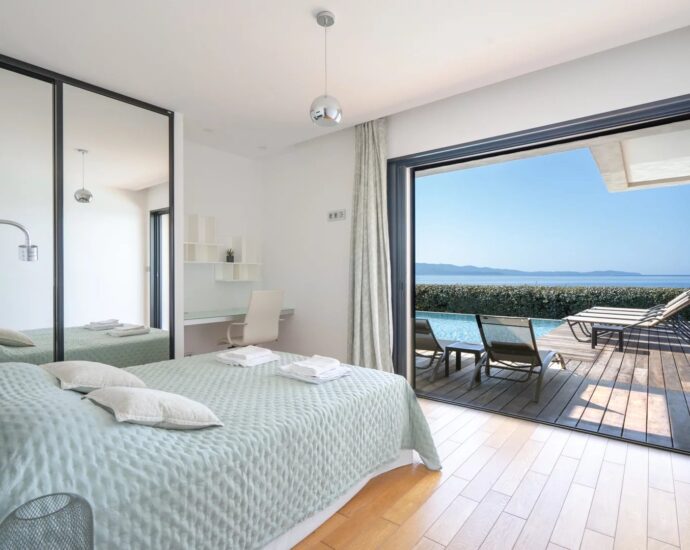 Ajaccio, Route des Sanguinaires, Villa vue mer, 5 Chambres, Piscine, proche plage