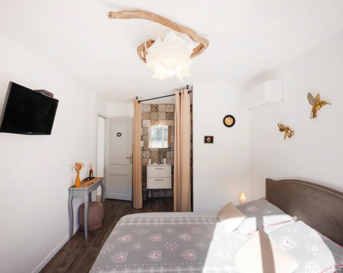 Cap Corse, Sisco, Villa vue montagnes, 5 chambres, piscine, proche plage