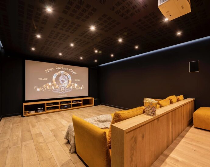 Bonifacio, 6 bedroom villa, panoramic sea view, swimming pool, close to the beach