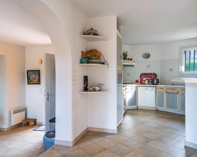 Marine de Davia, 4-bedroom villa with sea view, 100 metres from the beach