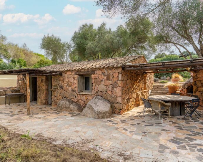 Porto-Vecchio, Piccovaggia, bergerie avec piscine à débordement, 4 chambres, vue dégagée, proche plage de Palombaggia