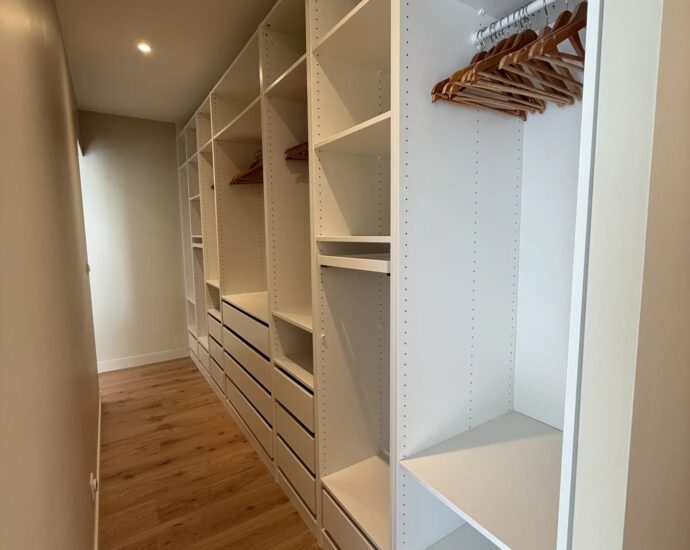 Lecci, Villa contemporaine de plain-pied, vue dégagée, piscine, spa, proche plage