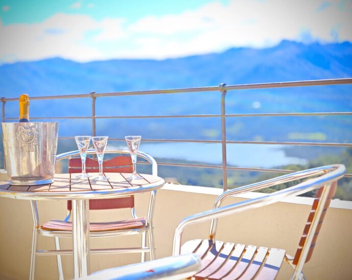 Balagne, Santa-Reparata di Balagna, 9-Bedroom Villa with Lake and Mountain Views, Pool, Gym, Sauna, Close to Île-Rousse and Beaches