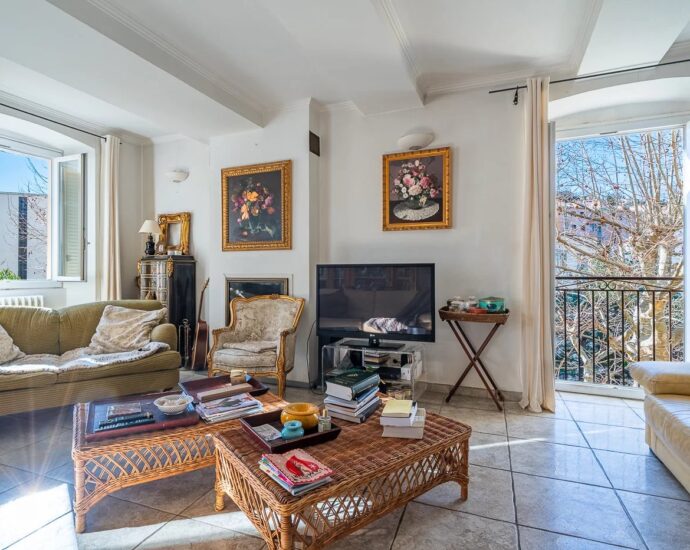 Bastia, centre-ville, maison de maître, 5 chambres, piscine, proche plage