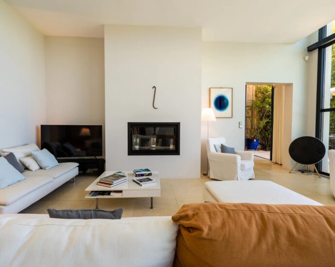 Baie de Calvi, Villa d&rsquo;architecte pour 10 personnes, vue mer panoramique, piscine, proche des plages.