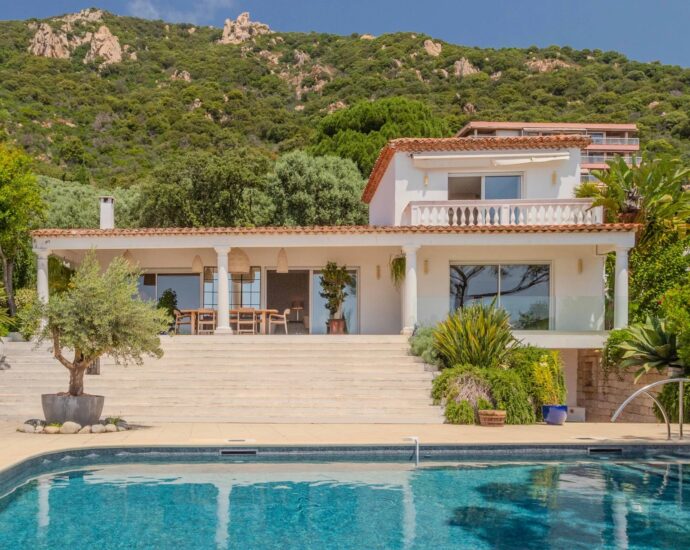 Ajaccio, Route des Sanguinaires, Villa vue mer, 5 chambres, Piscine, Plage à pied