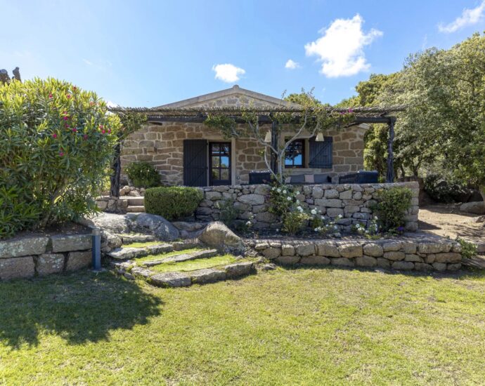 Bonifacio, Piantarella, Panoramic sea view property, 5 bedrooms, heated pool, close to the beach