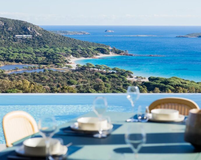 Palombaggia, 6 bedroom villa, swimming pool, panoramic sea view, close to the beach