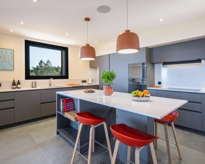 Bonifacio, 6 bedroom villa, panoramic sea view, swimming pool, close to the beach