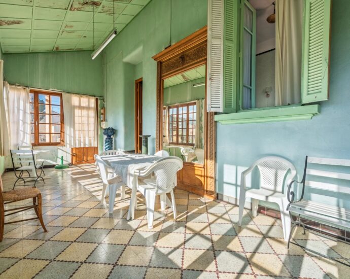 L’Île-Rousse, Town Centre, Manor House to renovate, 10 Bedrooms, Sea view, Walking distance to the beach