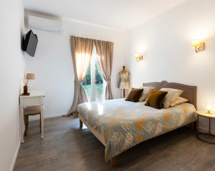 Cap Corse, Sisco, Villa vue montagnes, 5 chambres, piscine, proche plage