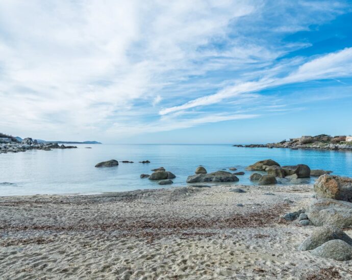 Marine de Davia, 4-bedroom villa with sea view, 100 metres from the beach