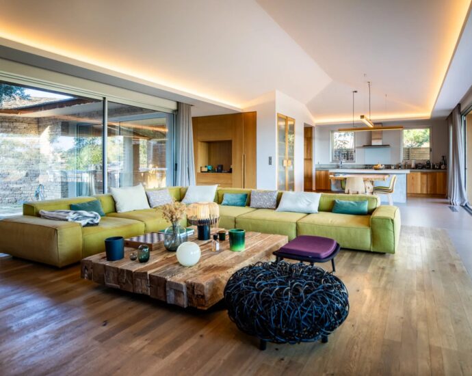 Palombaggia, 6 bedroom villa, swimming pool, sea view, close to the beach