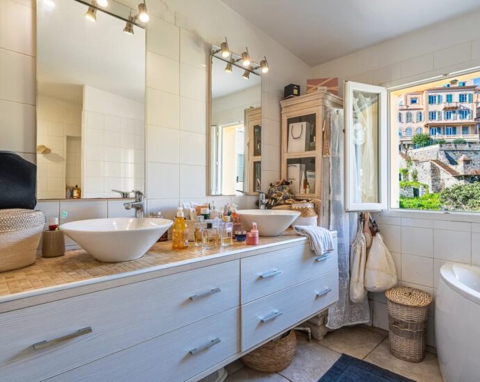 Bastia, centre-ville, maison de maître, 5 chambres, piscine, proche plage