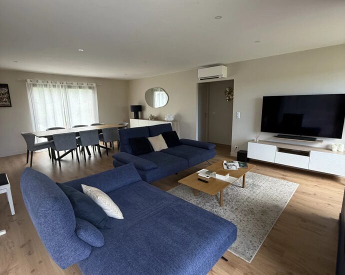 Lecci, Villa contemporaine de plain-pied, vue dégagée, piscine, spa, proche plage