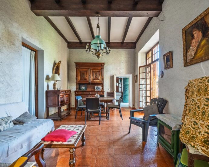 L’Île-Rousse, Town Centre, Manor House to renovate, 10 Bedrooms, Sea view, Walking distance to the beach