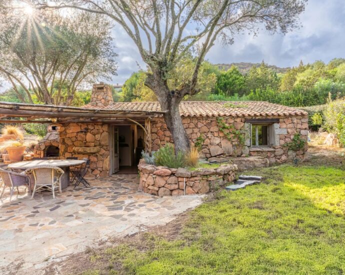 Porto-Vecchio, Piccovaggia, bergerie avec piscine à débordement, 4 chambres, vue dégagée, proche plage de Palombaggia
