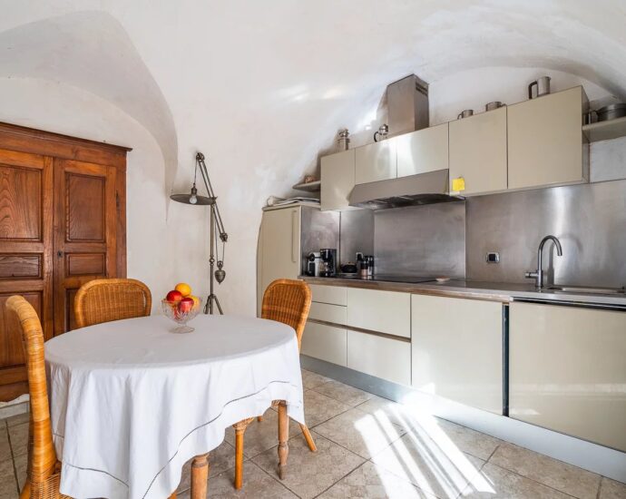 Bastia, centre-ville, maison de maître, 5 chambres, piscine, proche plage