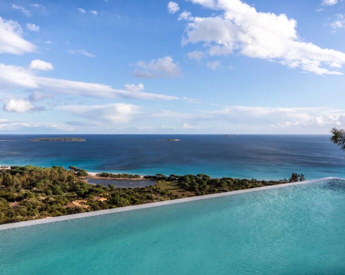 Palombaggia, 6 bedroom villa, swimming pool, panoramic sea view, close to the beach