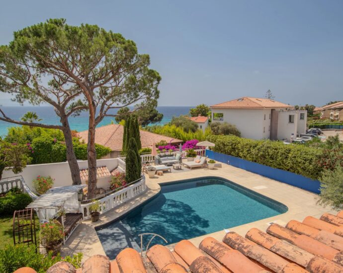 Ajaccio, Route des Sanguinaires, Villa vue mer, 5 chambres, Piscine, Plage à pied