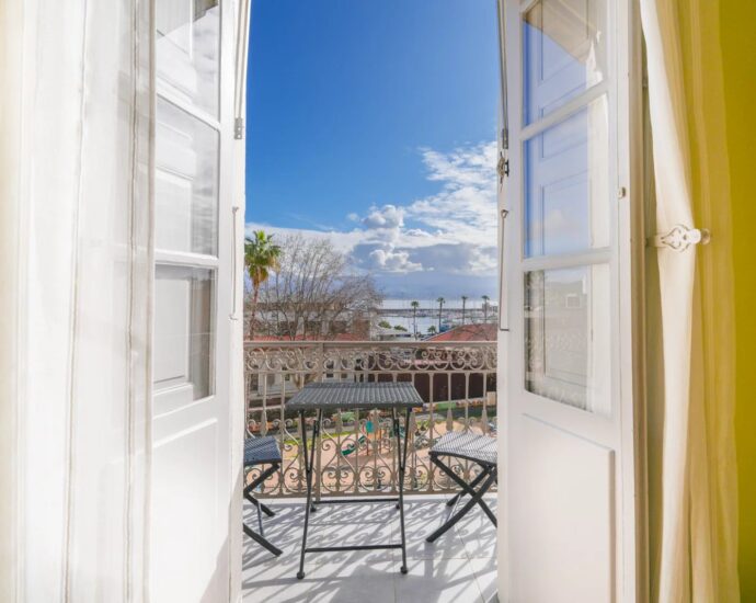 Exclusive, Ajaccio, City Center, Apartment with 2 Bedrooms, 2 Balconies, Sea View, Walking Distance to the Beach