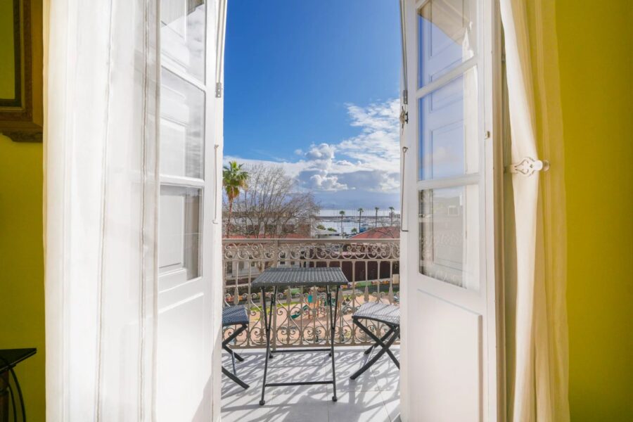 Exclusivité, Ajaccio, Centre-ville, Appartement, 2 chambres, 2 balcons, vue mer, plage à pied