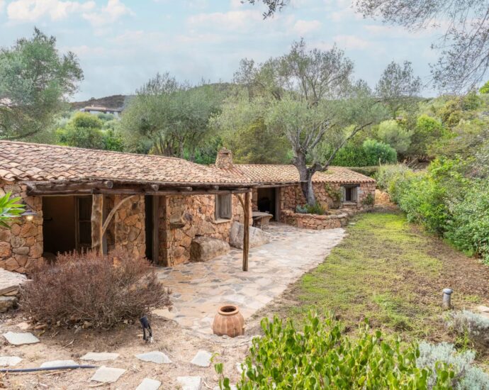 Porto-Vecchio, Piccovaggia, bergerie avec piscine à débordement, 4 chambres, vue dégagée, proche plage de Palombaggia