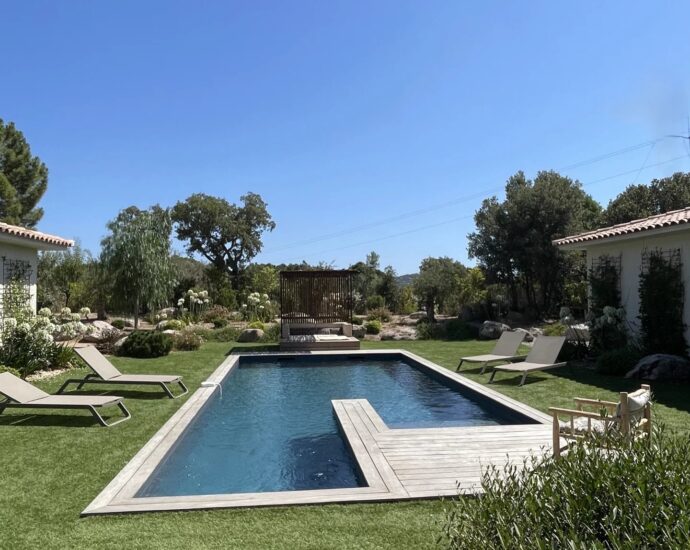 Lecci, Villa contemporaine de plain-pied, vue dégagée, piscine, spa, proche plage