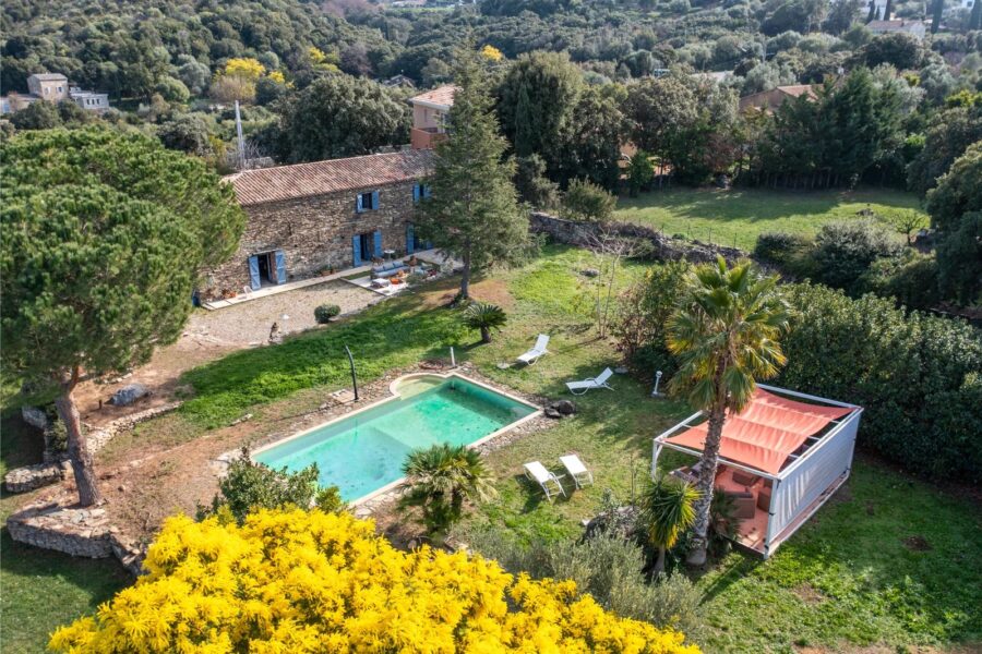 Saint-Florent, villa en pierres, 5 chambres, parc arboré avec piscine, proche plage