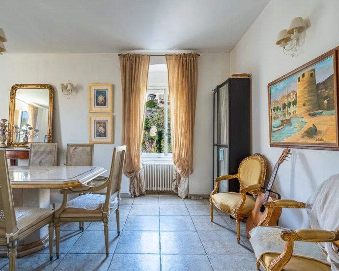 Bastia, centre-ville, maison de maître, 5 chambres, piscine, proche plage