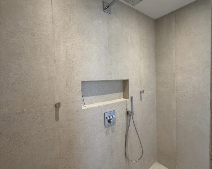 Lecci, Villa contemporaine de plain-pied, vue dégagée, piscine, spa, proche plage