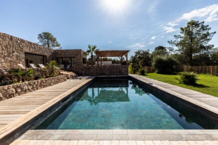 Lecci, near Saint Cyprien, Stone Bergerie-Style Villa, 4 Bedrooms, Pool, Close to the Beach